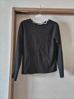 【新品タグ付き】長袖黒Tシャツ Fサイズのサムネイル