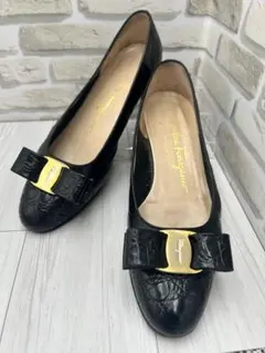 【フェラガモ】パンプス 5C （22.5cm相当）黒型押し　ヴァラリボン　箱付