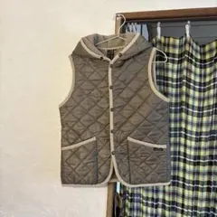 THE SMOCK SHOP キルトベスト　カーキ　Sサイズのサムネイル