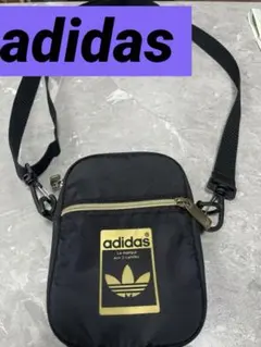 値下げキーケース　スマホ　iQOS adidas バッグ 黒 ゴールド　ロゴ　金