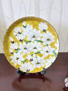【中古品】九谷焼 白い花の装飾が施された皿