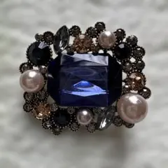 ネイビー　クリスタル調ストーン装飾　ブローチ　パール風パーツ付き　プレゼント