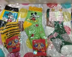 子どもの靴下　ディズニーミッキーマウス2枚と緑の靴下3枚まとめ売りです。