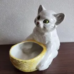 陶器製ペルシャ猫の置物