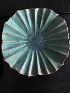 信楽焼　藤原純　青緑色の花びら型陶器皿 信楽焼 藤原純 青緑色の花びら型陶器皿 輪花皿 青L｜