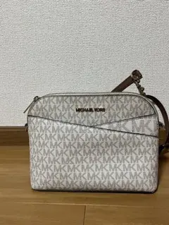 ブランド: MICHAEL KORS カラー: 白系 スタイル:ショルダーバッグ