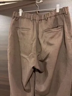 ブラウン スラックス