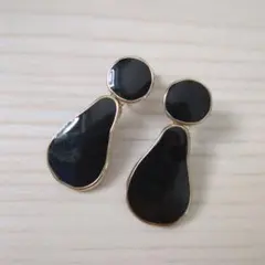 ドロップイヤリング　黒
