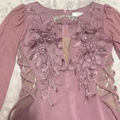 Tika ピンク刺繍タイトドレス