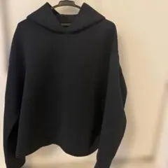 ユニクロ黒フード付きクロップドパーカー