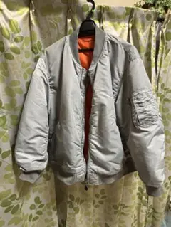 【美品】　GUジーユーヒートパデットMA-1ブルゾン3XL（4L）サイズ　グレー