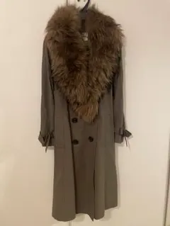 ファー付きダブルブレストトレンチコートのサムネイル