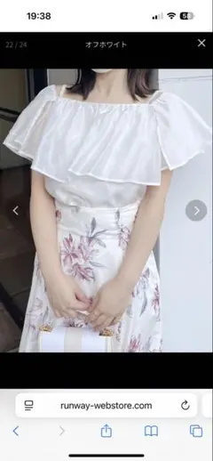 フリルノースリーブトップス