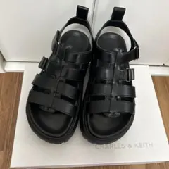 CHARLES & KEITH チャンキーケージドサンダルのサムネイル