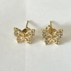 バタフライモチーフ ゴールドカラー ピアス