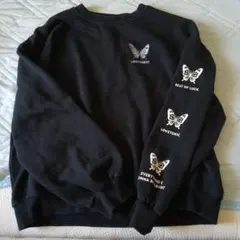 LOVETOXIC ブラック トレーナー 蝶刺繍