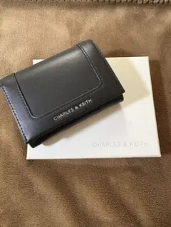 CHARLES & KEITH 二つ折り財布 黒