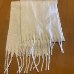 ホワイトフリンジマフラー