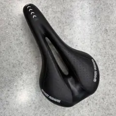 【新品未使用】自転車用 スポーツサドル ブラック 快適 低反発のサムネイル
