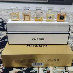 CHANEL シャネル 香水 ポーチ バスパウダー　セット　まとめ CHANEL シャネル 香水 ポーチ バスパウダー セット まとめ - メルカリ