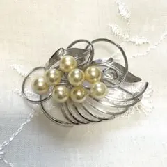 ヴィンテージブローチ 本真珠パール シルバー 花 大粒 繊細 光沢アンティーク①