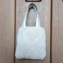 ミニバッグ　サブバッグ　ふわもこ　ホワイト