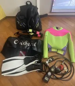 古いダイビング重器材 レギュレーター ・ウェットスーツ・BCジャケット・フィン