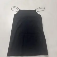 黒いリブ編みキャミソール