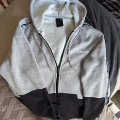 adidas フルジップパーカー グレー/ブラック