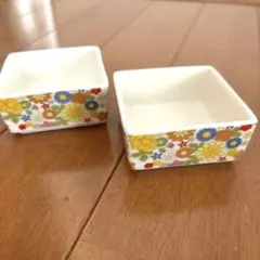 最終価格　綺麗な花柄の小皿 2個セット
