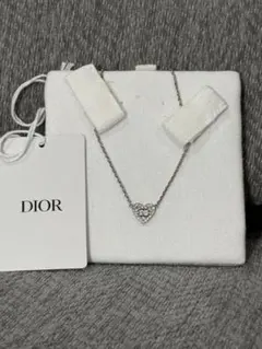 Dior ハート型クリスタルネックレス - メルカリ