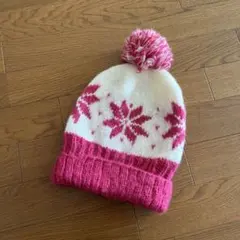 ピンクと白の雪の結晶 ニット帽