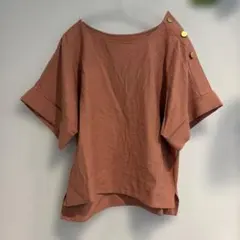 COLLAGE ゴールドボタン 半袖カットソー テラコッタ　トップスのサムネイル