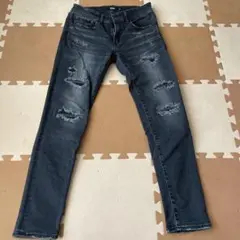AZULのダメージジーンズ