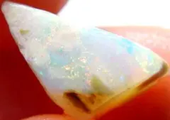 3.40 cts 天然 ボルダーオパール 原石 未研磨 鉱物標本