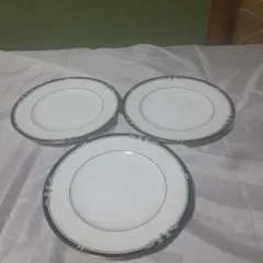 Noritake 白地に銀の縁取り皿 3枚セット