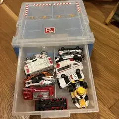 トミカのパーキングとミニカーセット（救急車・消防車・パトカーなど）