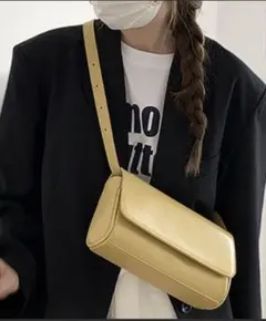 ショルダーバッグ　イエロー