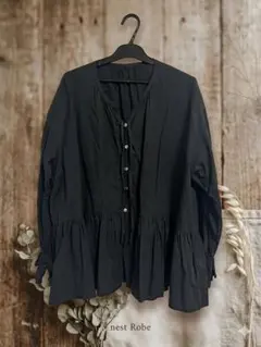 nest Robe ネストローブ コットン ギャザー ブラウス 黒 ペプラムのサムネイル