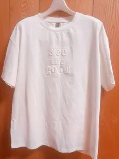 FRIFULロゴ型押し白Tシャツ 極美品　凹凸のロゴが可愛い♡