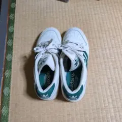 adidas ホワイト/グリーンスニーカー