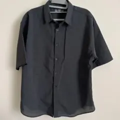 しまむら　InRedコラボ　ダークグレー 半袖シャツ