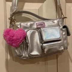 ハートチャーム付き ANNA SUI NYC マルチポケットチビバッグ シルバー