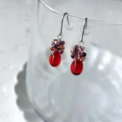 No.315シャムルビーガラスドロップ花ピアス　サージカルステンレス