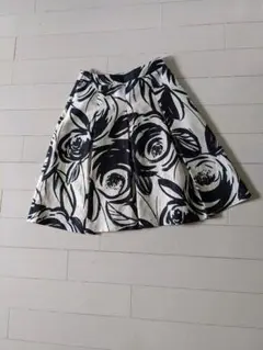 ひざ丈スカートのサムネイル
