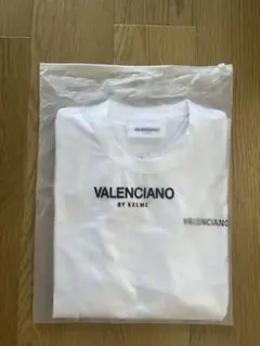 VALENCIANO 白Tシャツ×ベージュ長袖