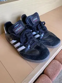 adidas ブラック スニーカー