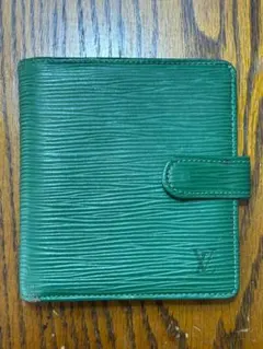 Louis Vuitton　エピレザー 二つ折り財布　グリーン