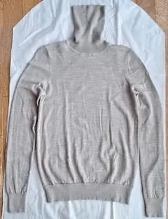 【UNIQLO】未使用　ベージュ タートルネック セーター　Ｍ