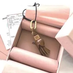 あ*ー様 【極美品】miumiu レザー マイクロトリック フラワー チャーム